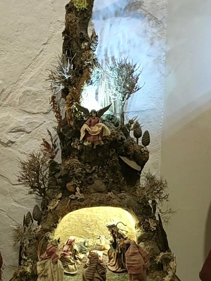 La Grotta di Luce Calda — presepe artigianale di Stefano De Pascale