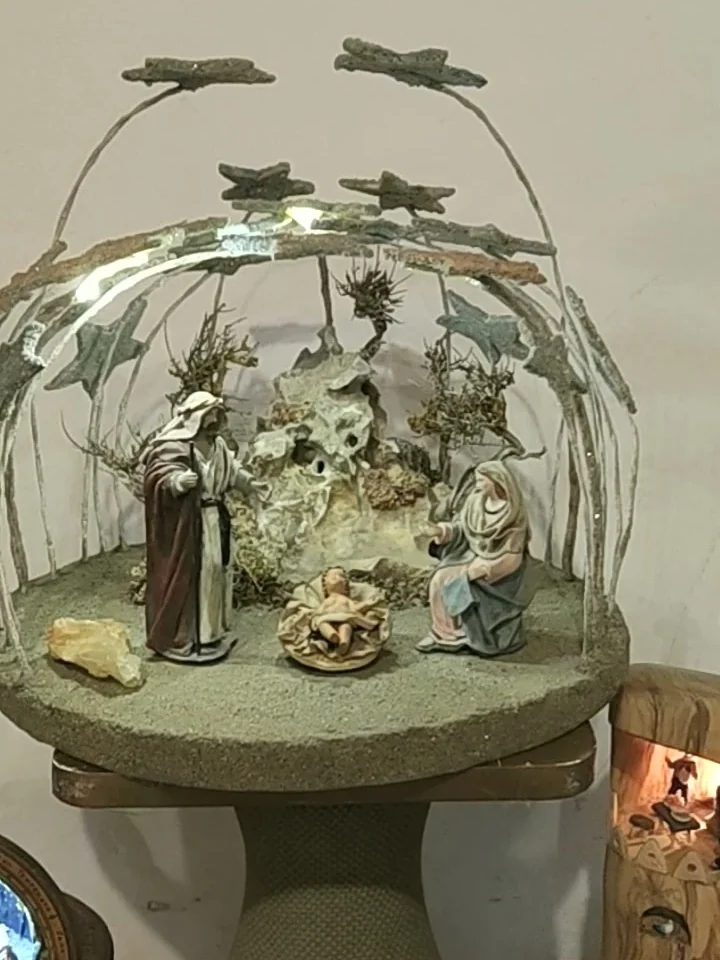 Sotto un manto di stelle — presepe artigianale di Stefano De Pascale